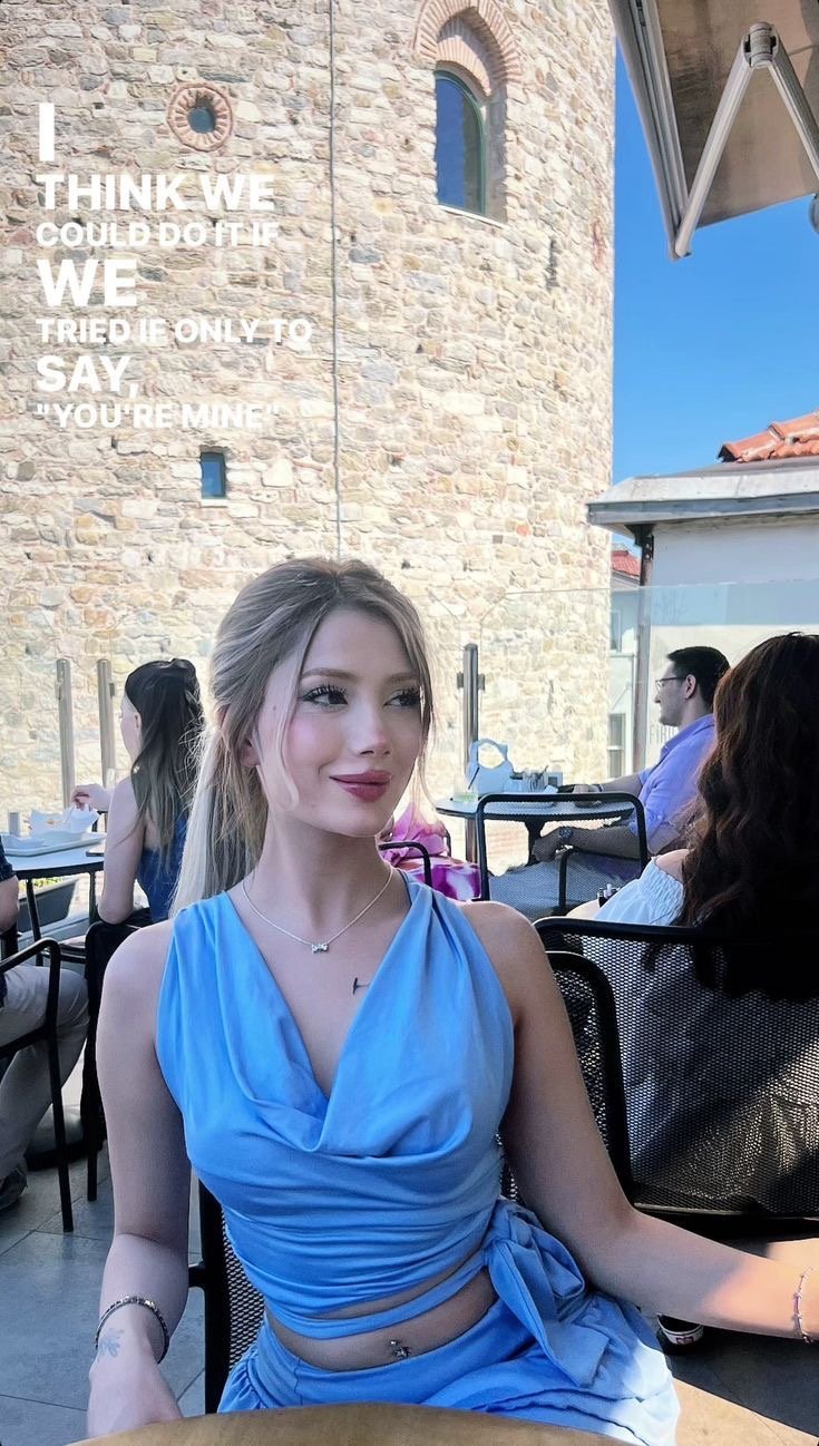 Julia Ve Mira - Profil